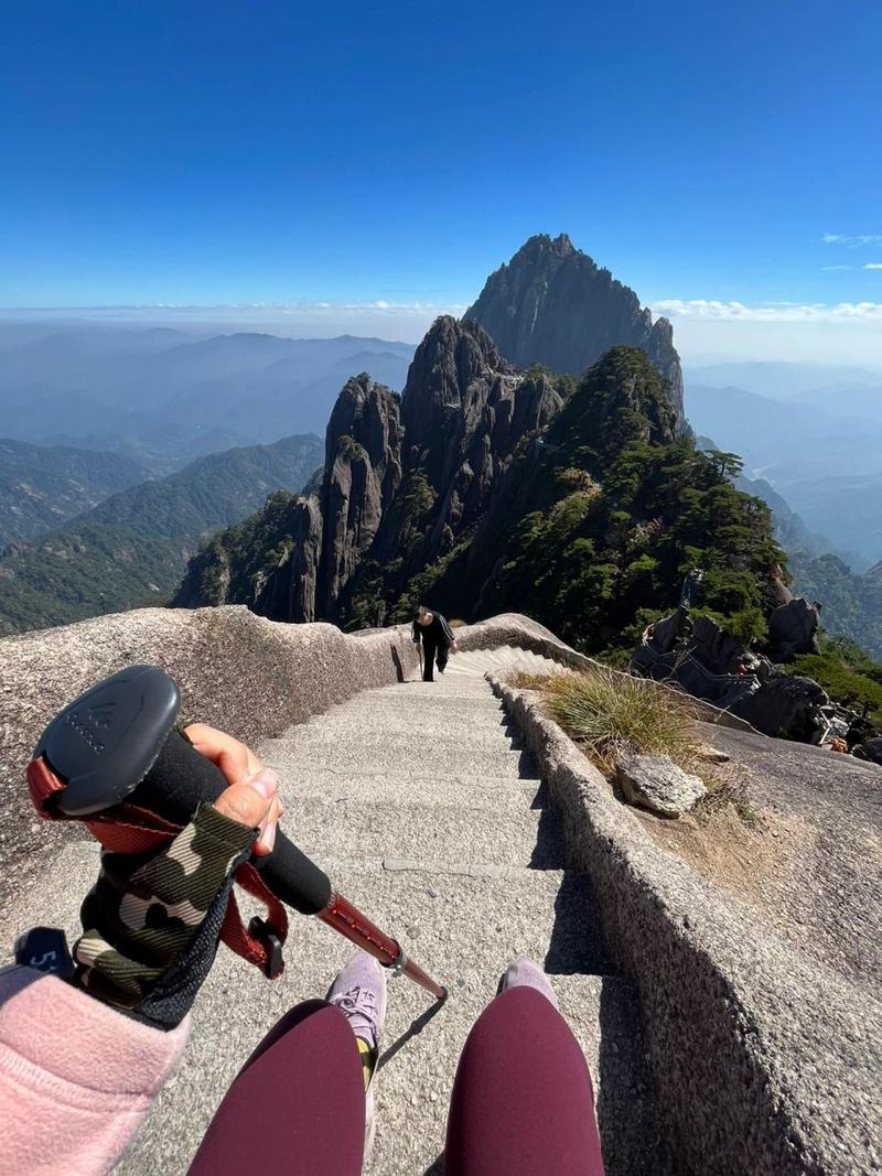 夏季登山安全指南如何有效避免雷击风险